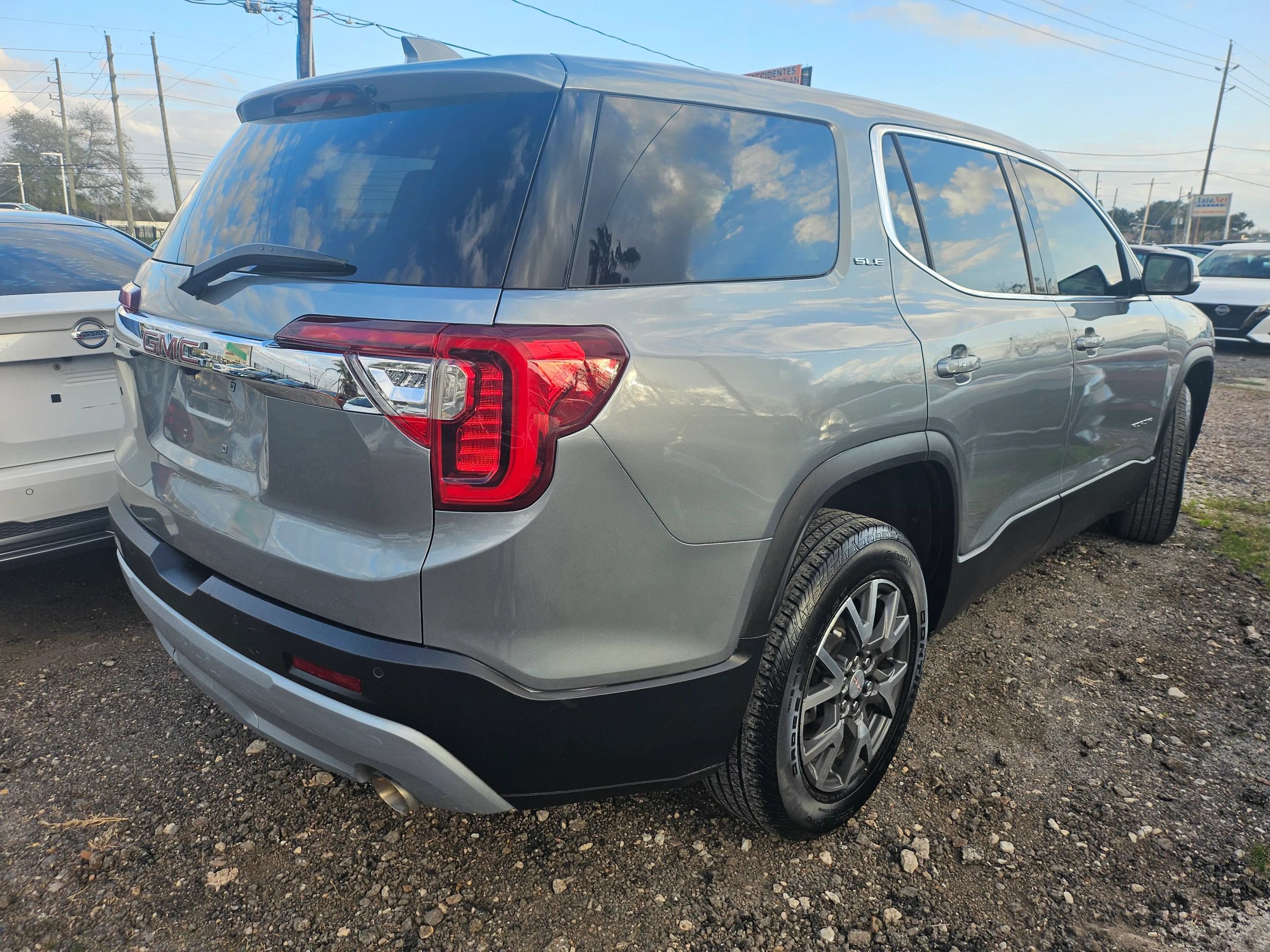 Used 2021 GMC Acadia SLE FWD image 4