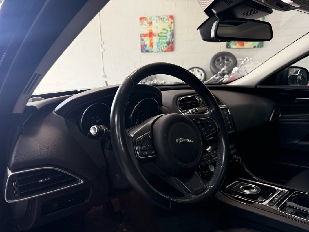 Used 2017 Jaguar XE Premium RWD image 10