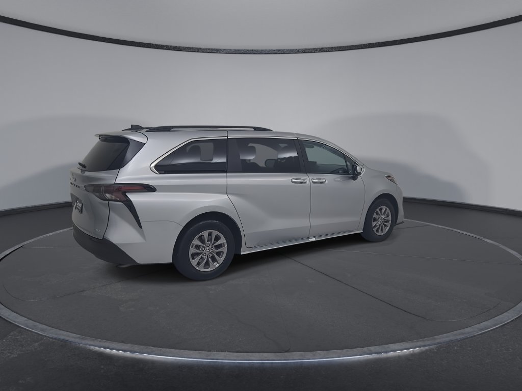Used 2025 Toyota Sienna XLE FWD image 16