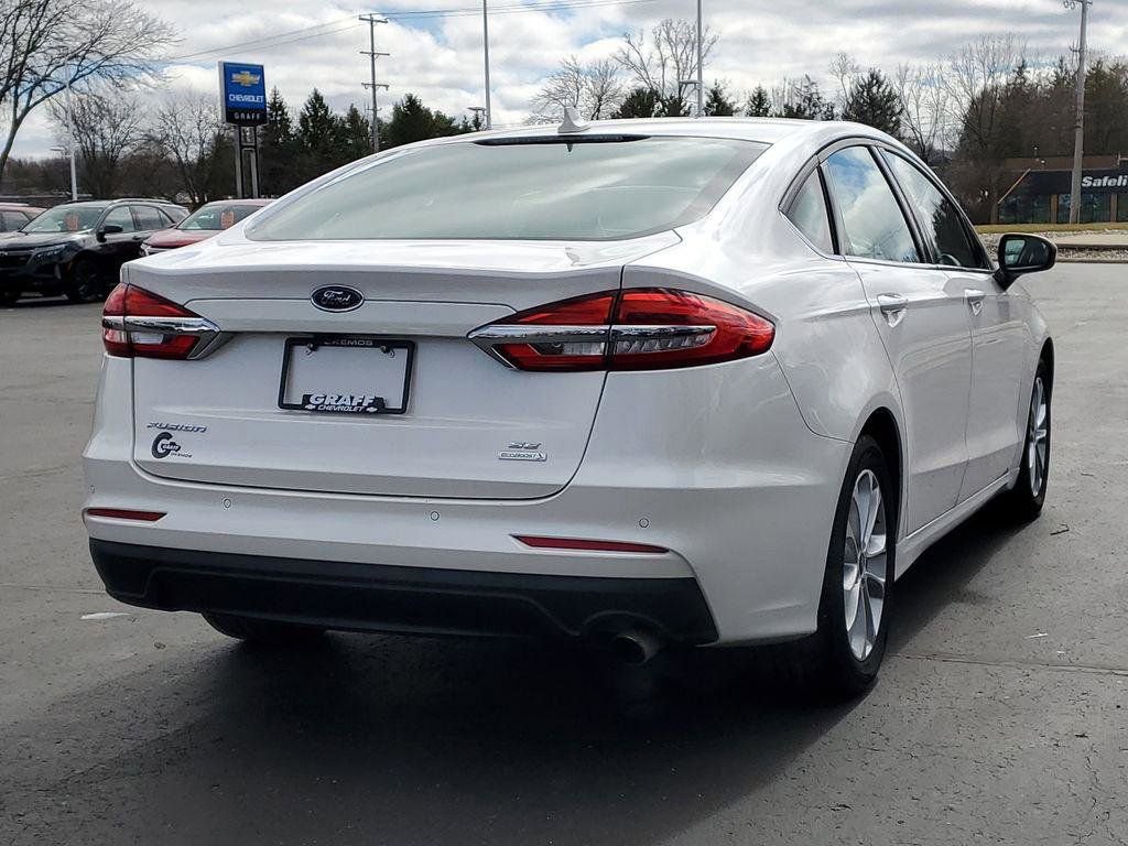 Used 2020 Ford Fusion SE image 3