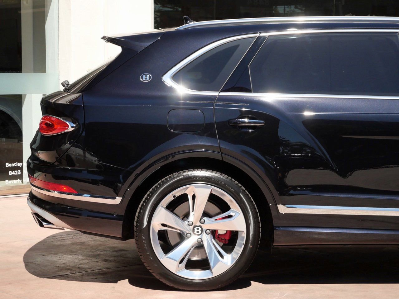 Used 2025 Bentley Bentayga Extended Wheelbase AWD/4WD image 10