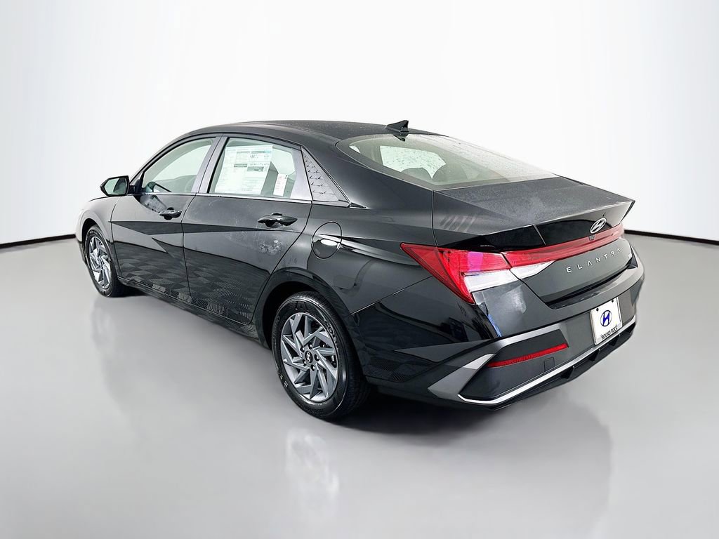 New 2026 Hyundai Elantra Blue image 7