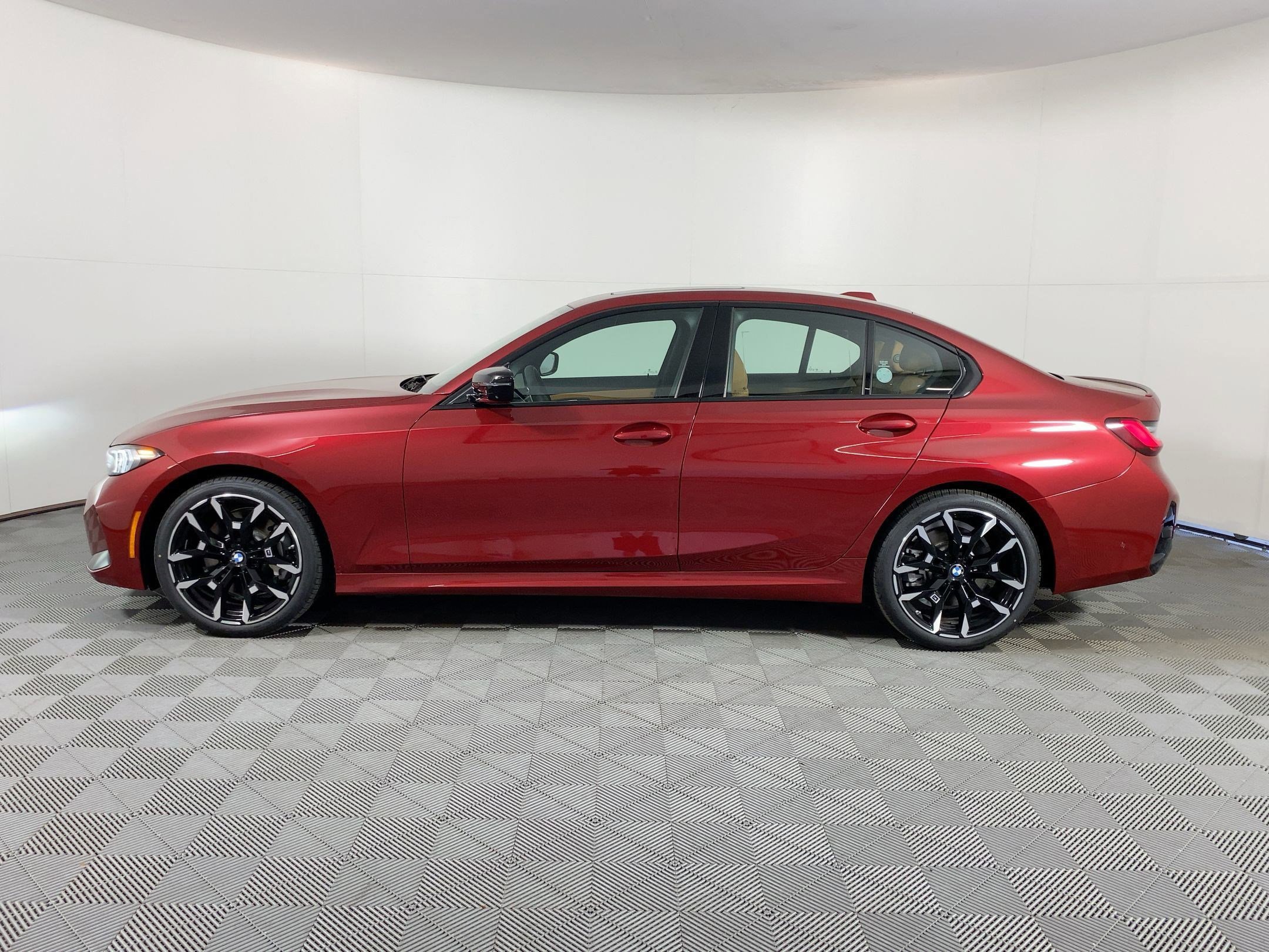 Used 2026 BMW 330i Sedan w/ M Sport Package image 2