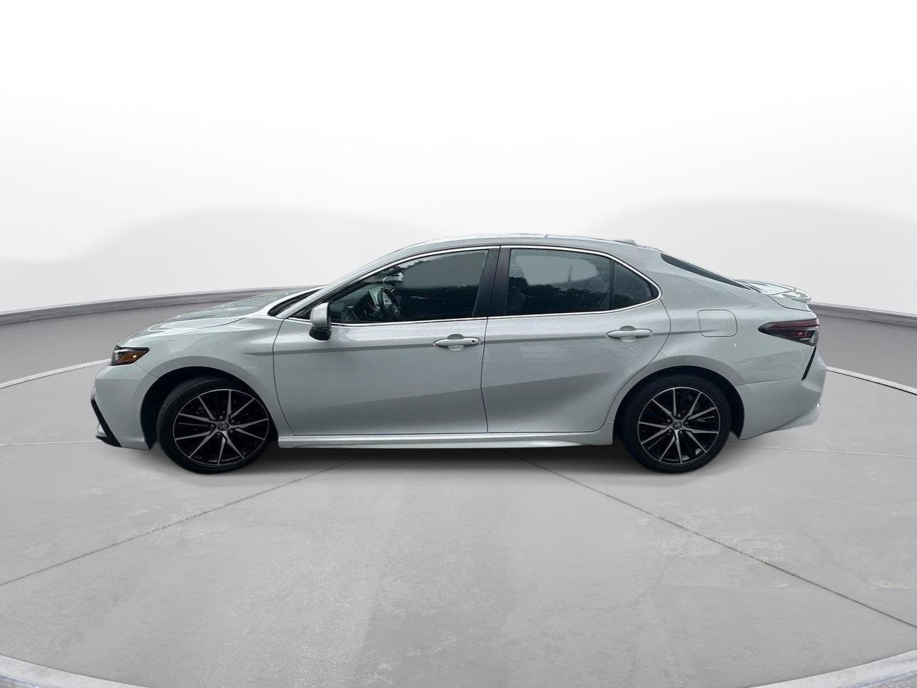 Used 2024 Toyota Camry SE FWD image 9