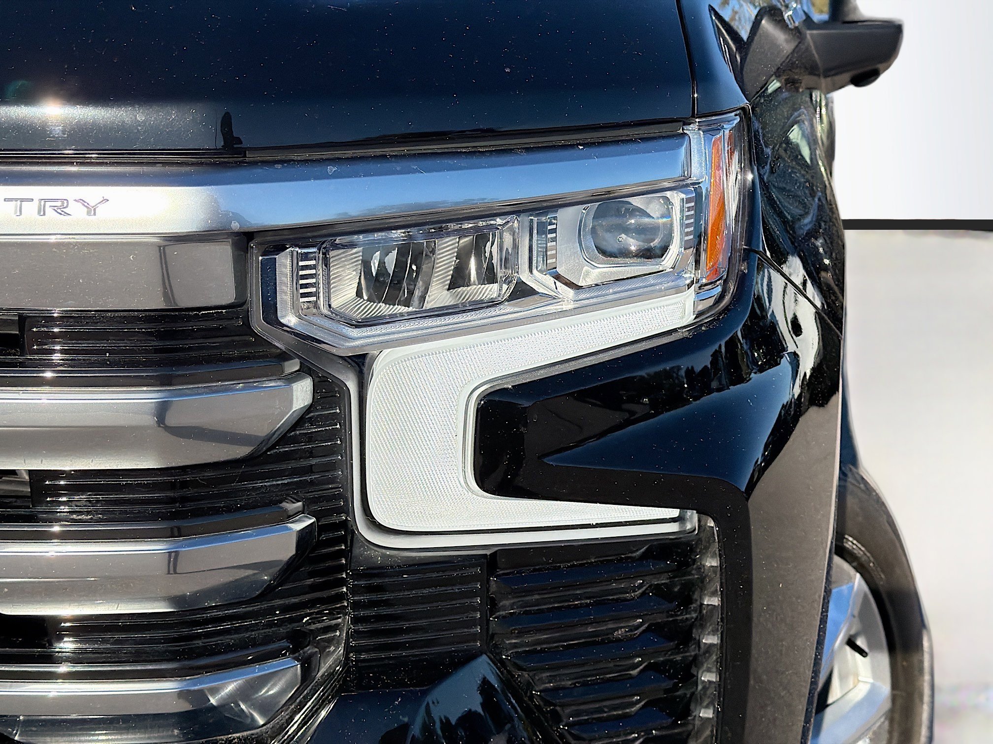 Used 2025 Chevrolet Silverado 1500 High Country w/ High Country Premium Package image 9