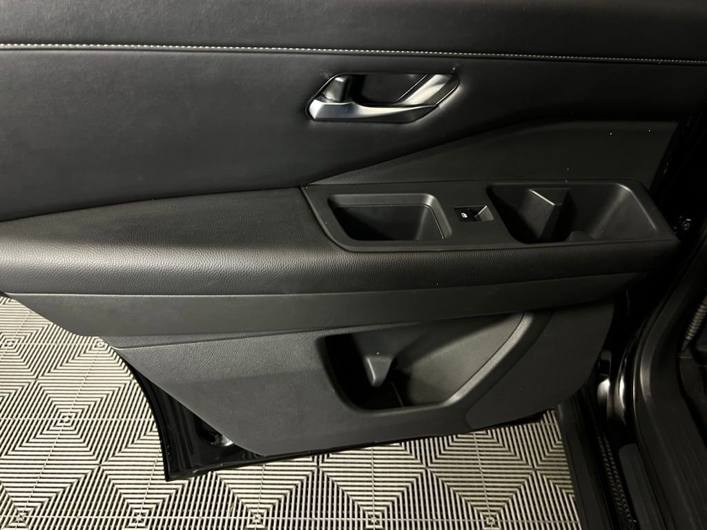 Used 2023 Nissan Pathfinder SL image 27