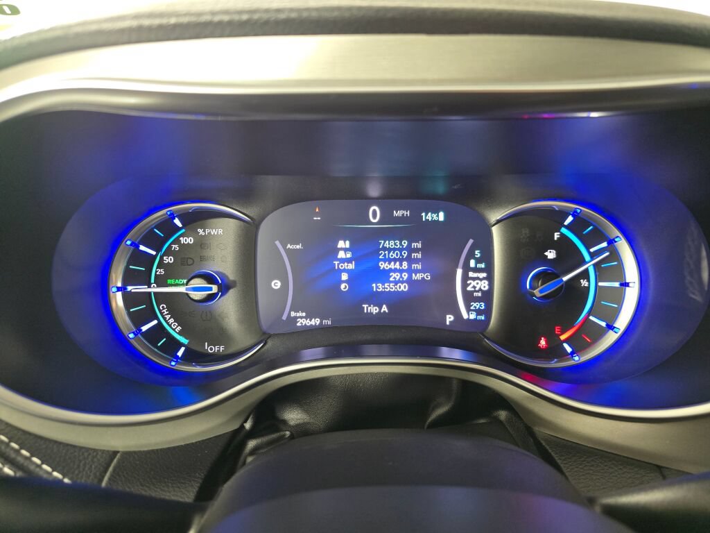 Used 2023 Chrysler Pacifica Limited w/ Uconnect Theater Family Group FWD image 27