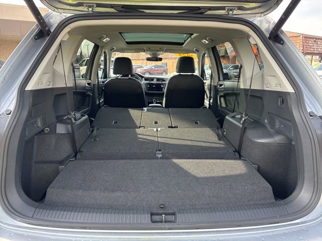 Used 2024 Volkswagen Tiguan SE image 32