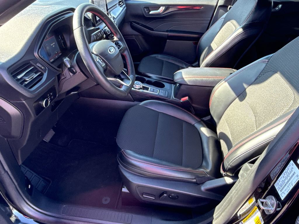 Certified 2025 Ford Escape ST-Line image 9