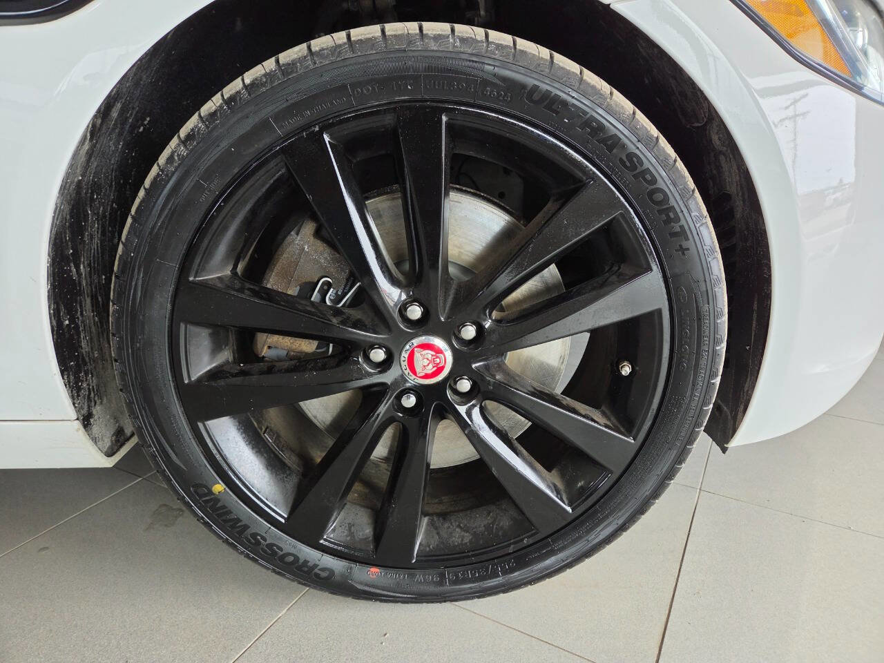 Used 2017 Jaguar XE Prestige RWD image 9