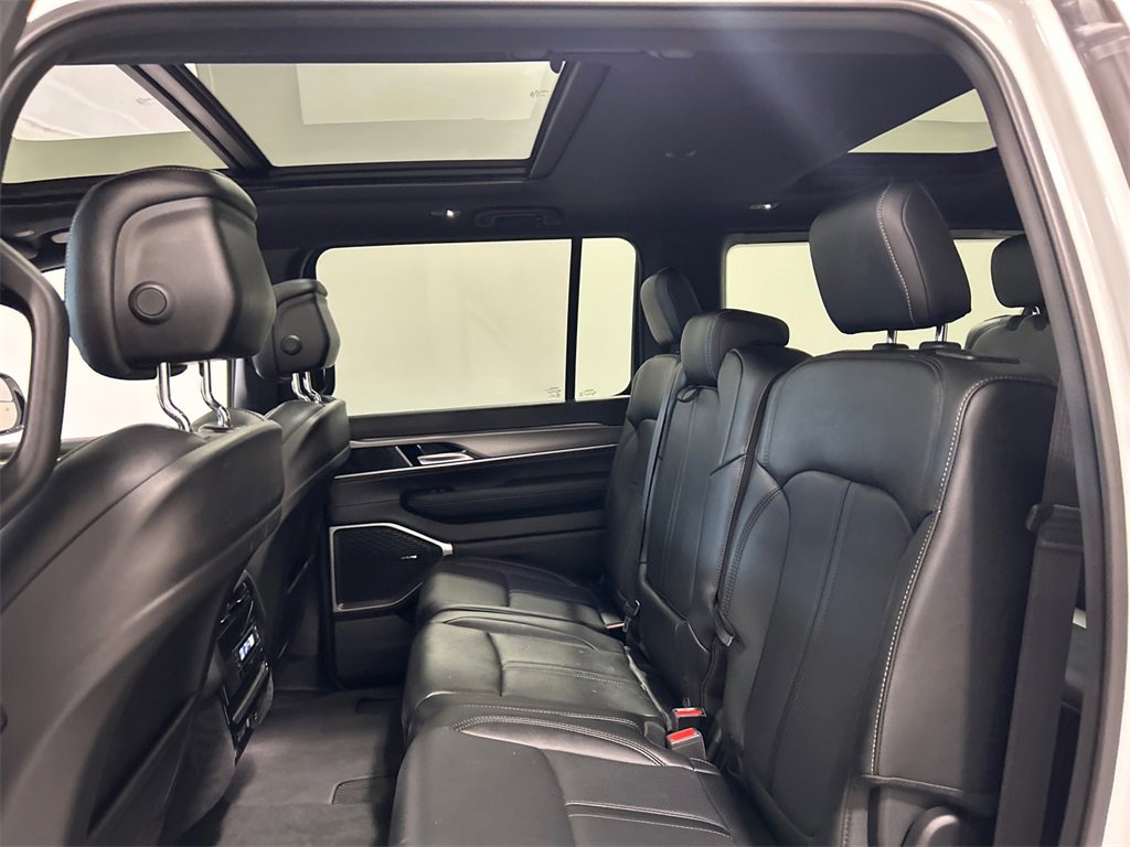 Used 2024 Jeep Wagoneer Series II image 32