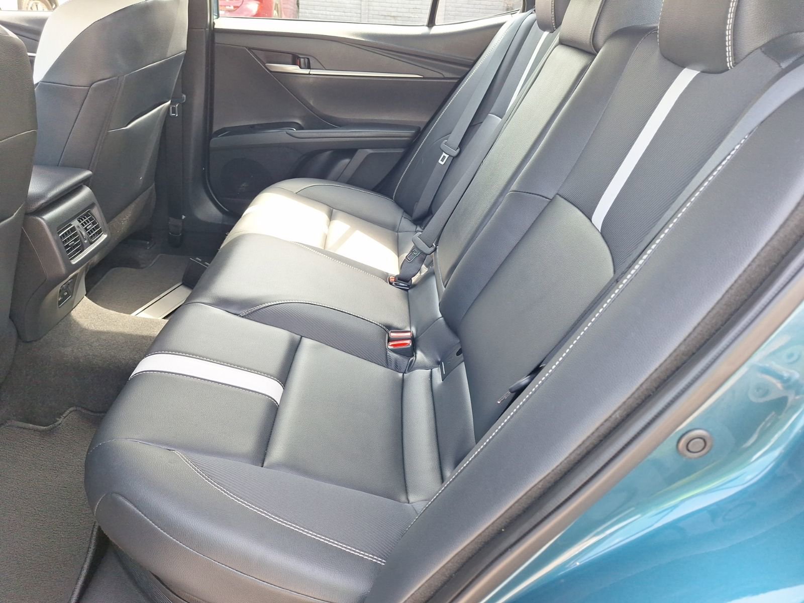 Used 2025 Toyota Camry SE w/ Convenience Package FWD image 28