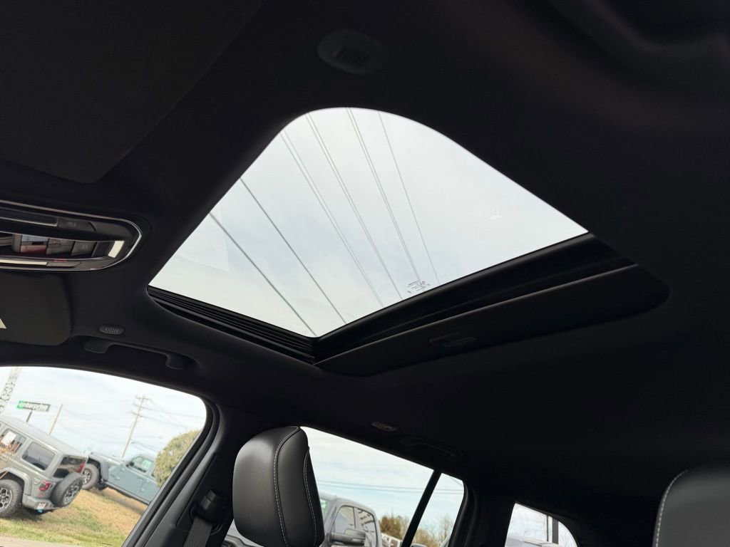 Used 2024 Jeep Grand Cherokee Altitude image 29