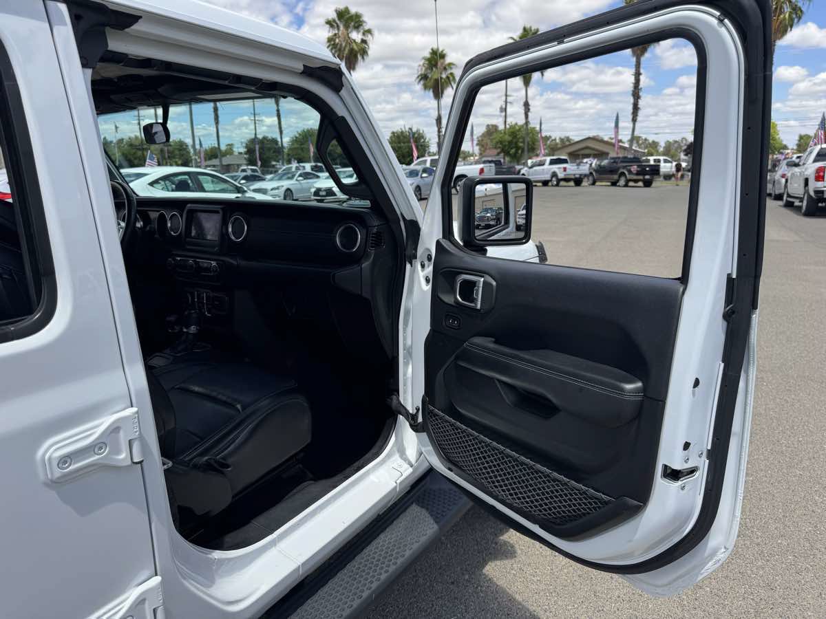 Used 2018 Jeep Wrangler Unlimited Sahara w/ LED Lighting Group AWD/4WD image 14
