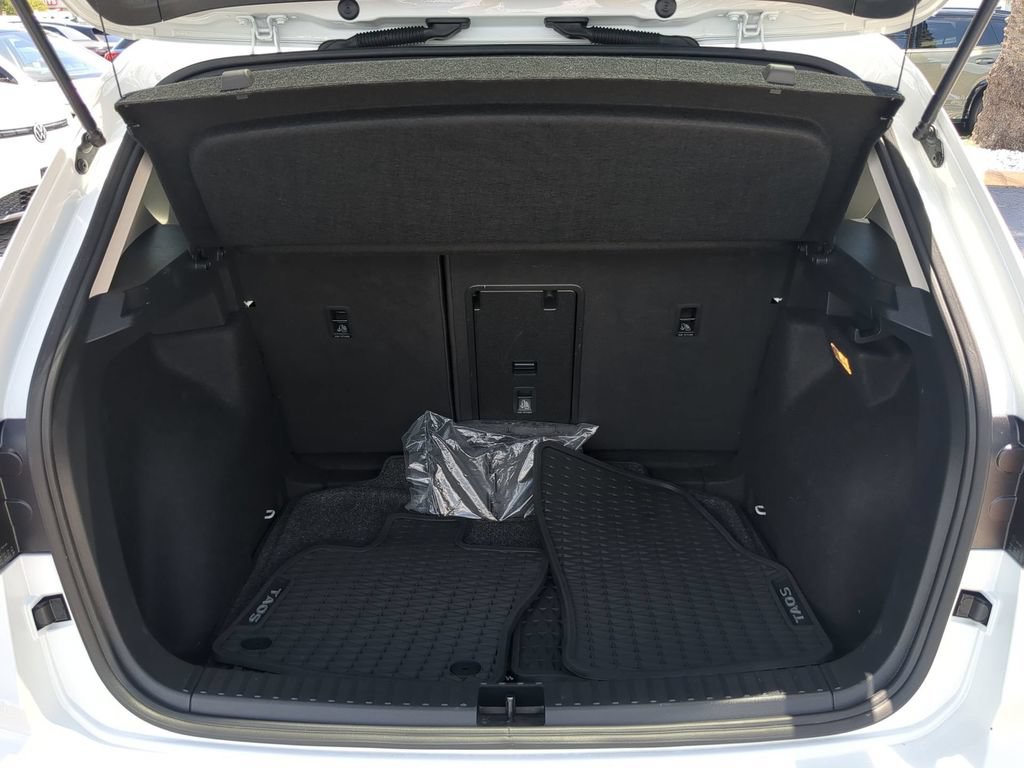 Certified 2022 Volkswagen Taos SE FWD image 9