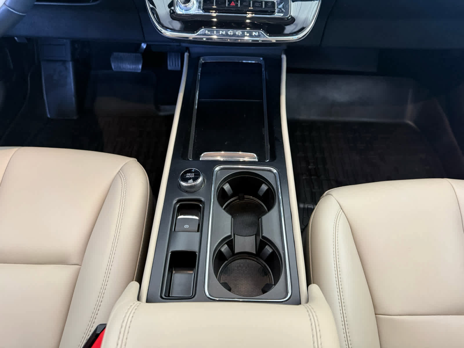 Used 2025 Lincoln Corsair AWD image 10