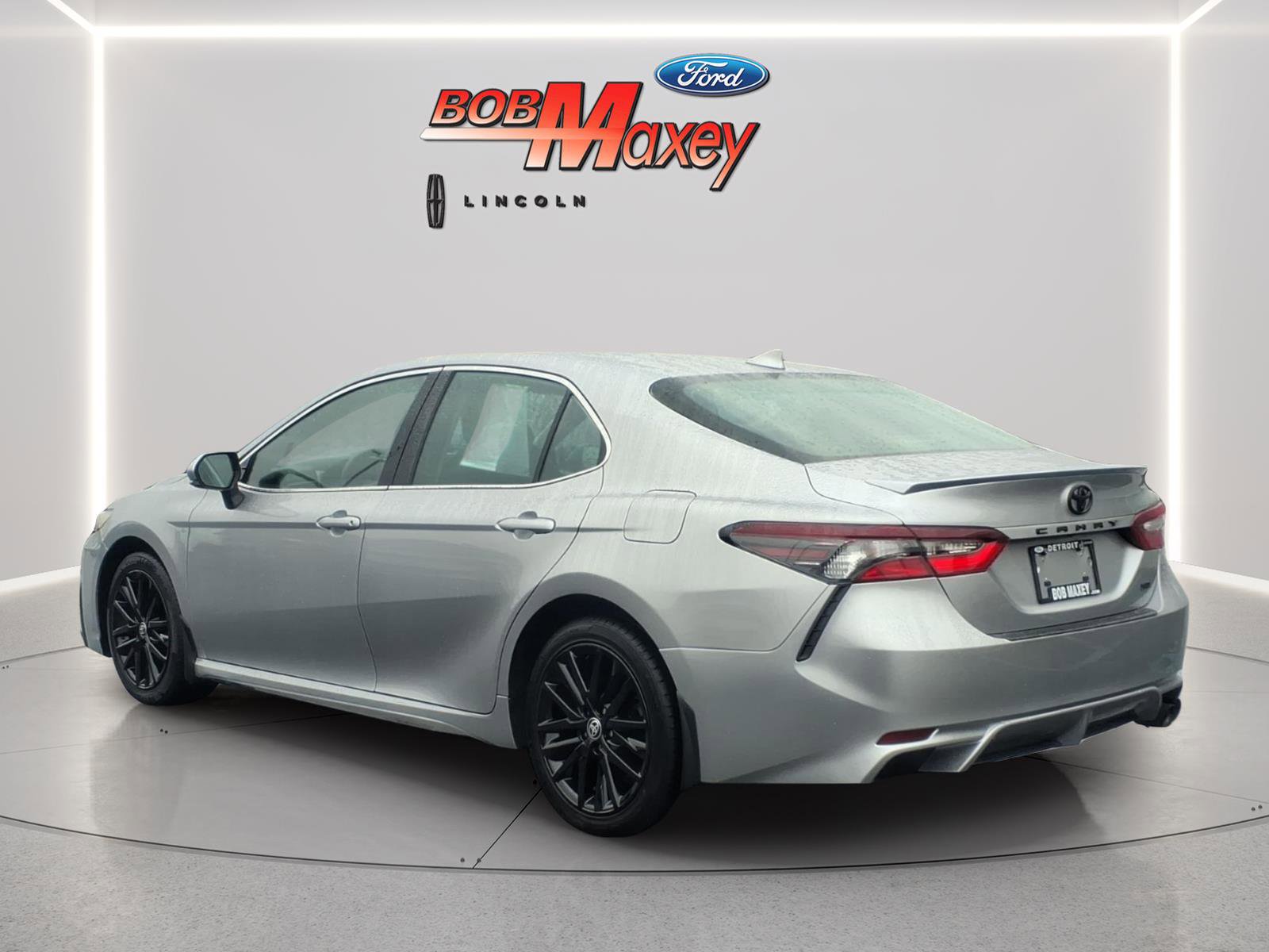Used 2023 Toyota Camry SE image 6