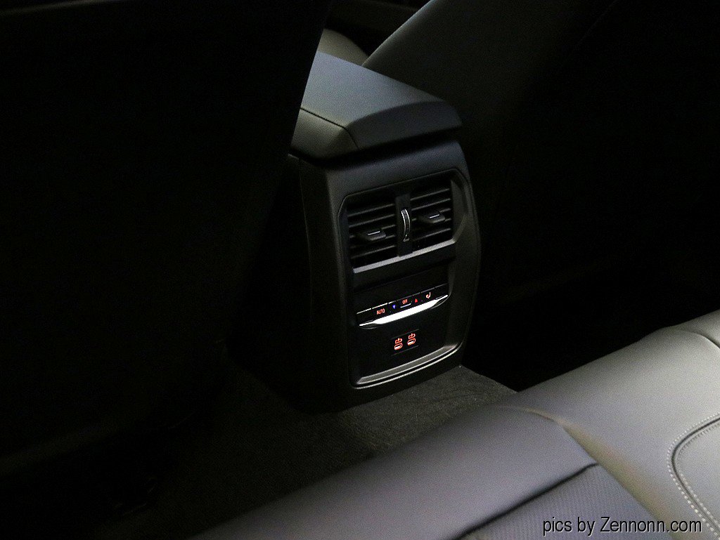 Used 2025 BMW 330i xDrive Sedan w/ Premium Package image 14