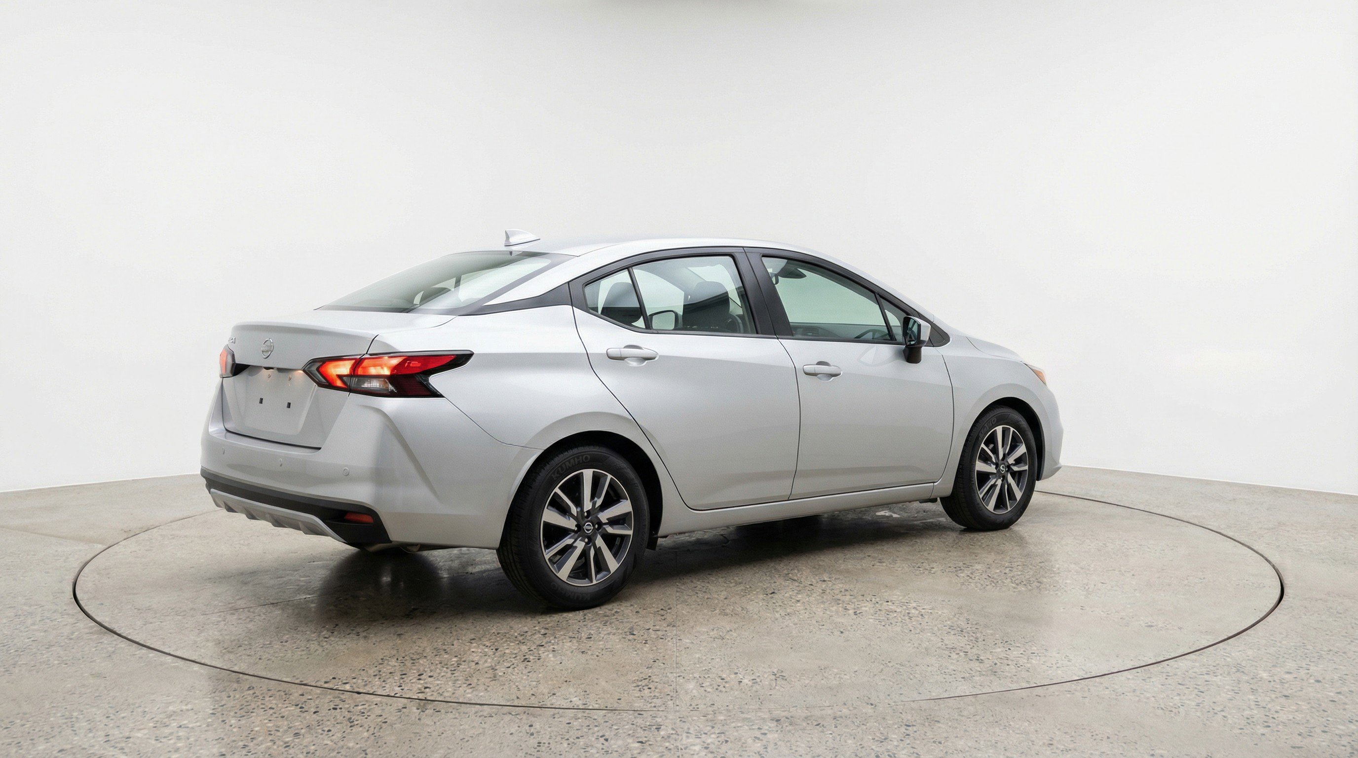 Used 2025 Nissan Versa SV image 9