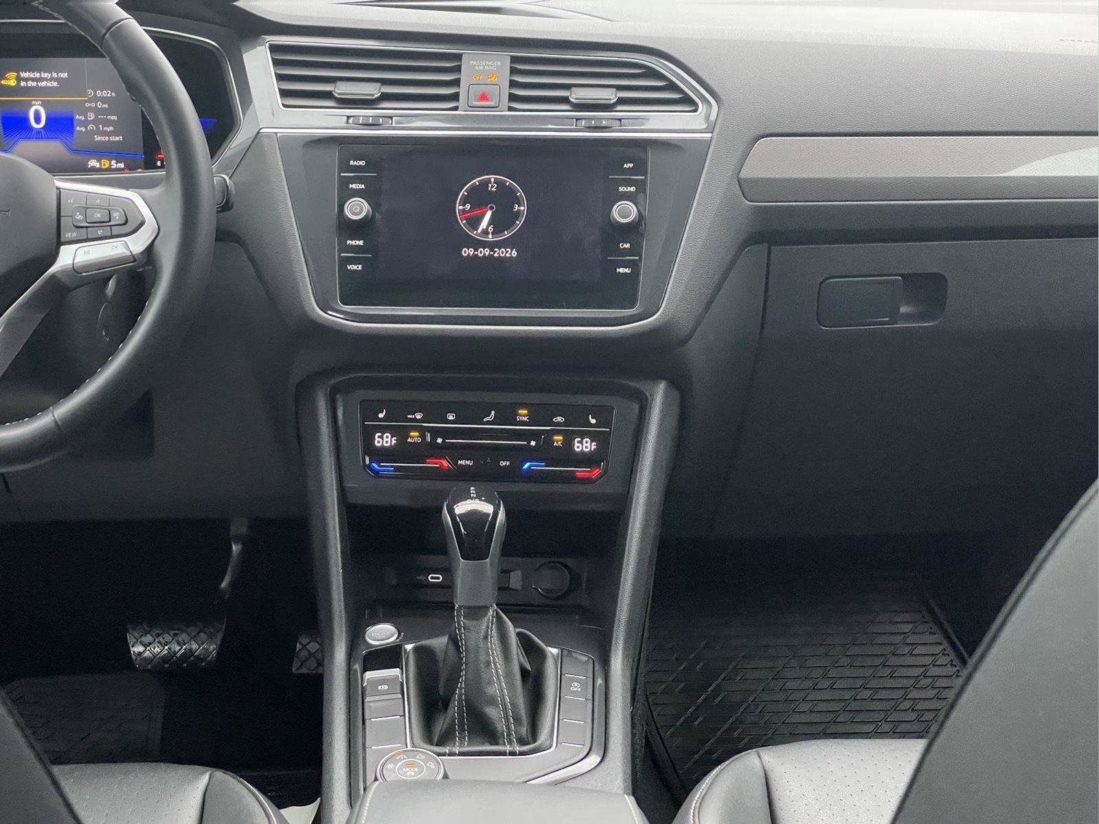 Used 2022 Volkswagen Tiguan SE AWD/4WD image 19