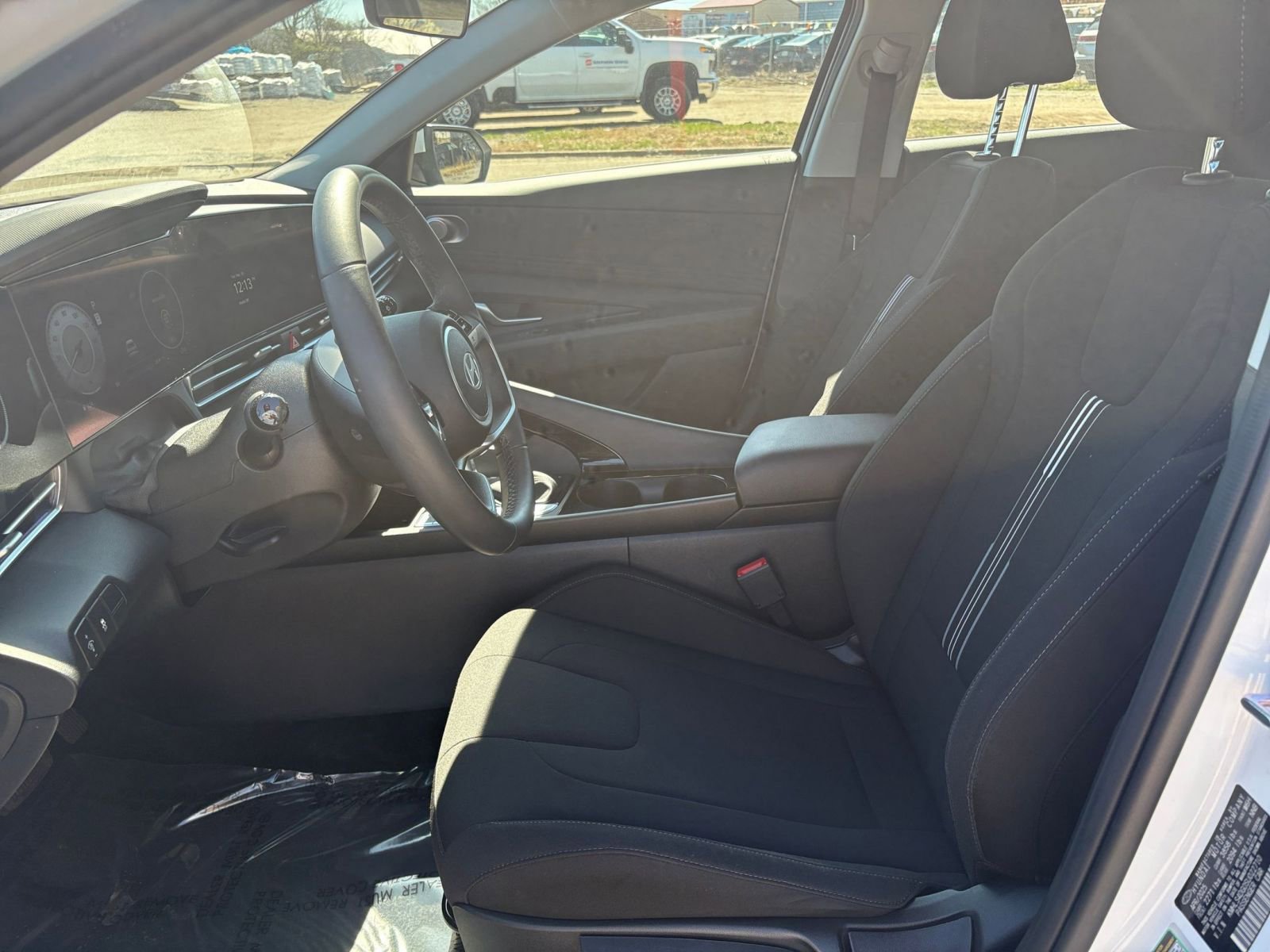 Used 2025 Hyundai Elantra SEL image 27