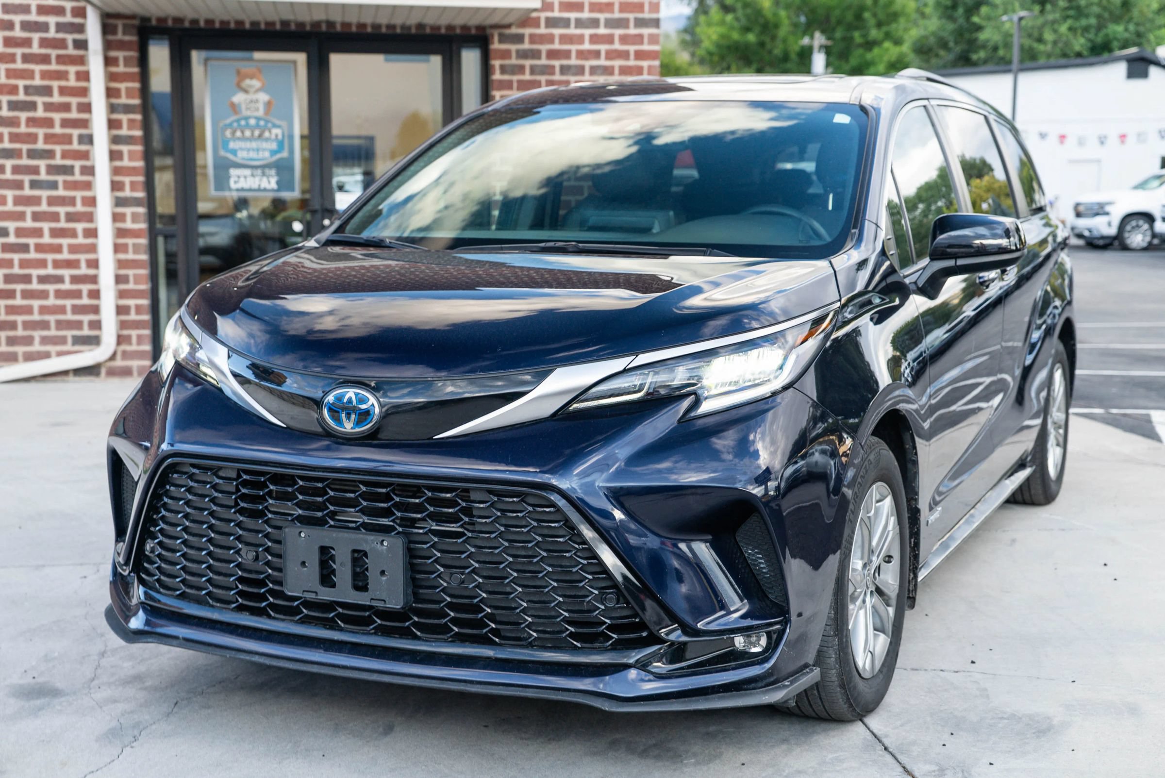 Used 2021 Toyota Sienna XSE AWD/4WD image 1