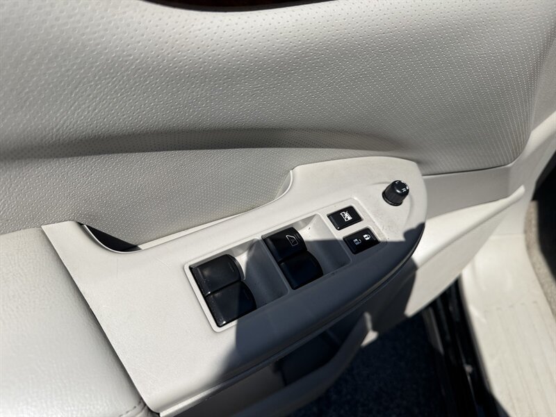 Used 2015 Nissan Quest S FWD image 18