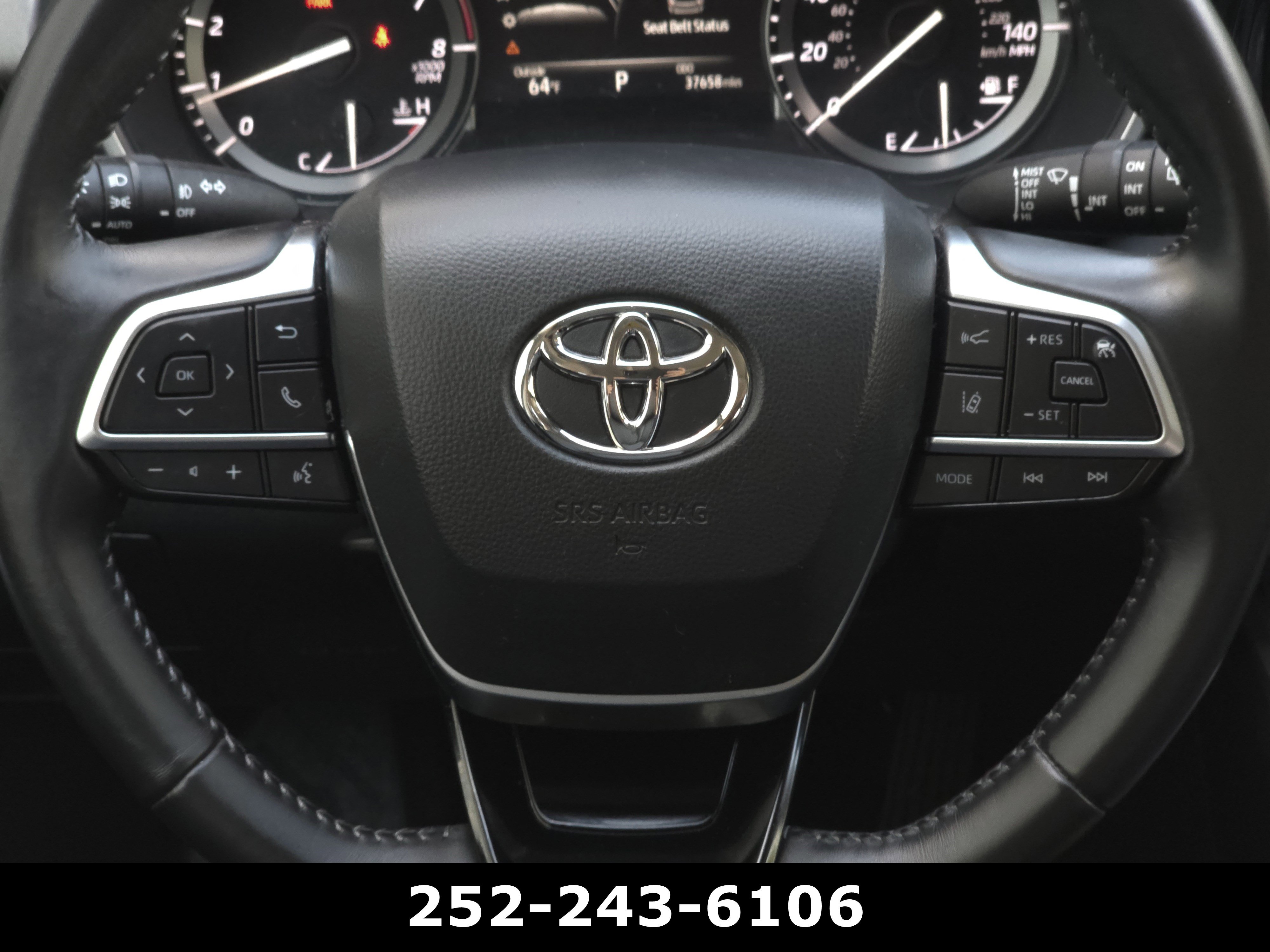 Used 2021 Toyota Highlander XLE image 24