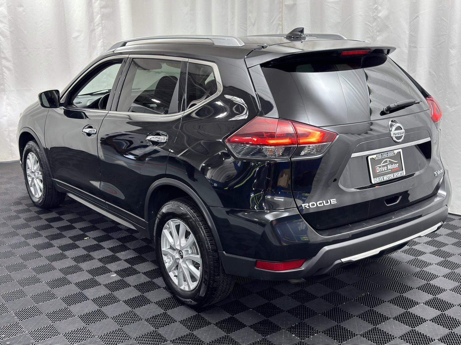 Used 2018 Nissan Rogue SV image 6