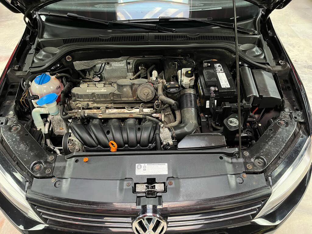 Used 2011 Volkswagen Jetta SEL FWD image 32