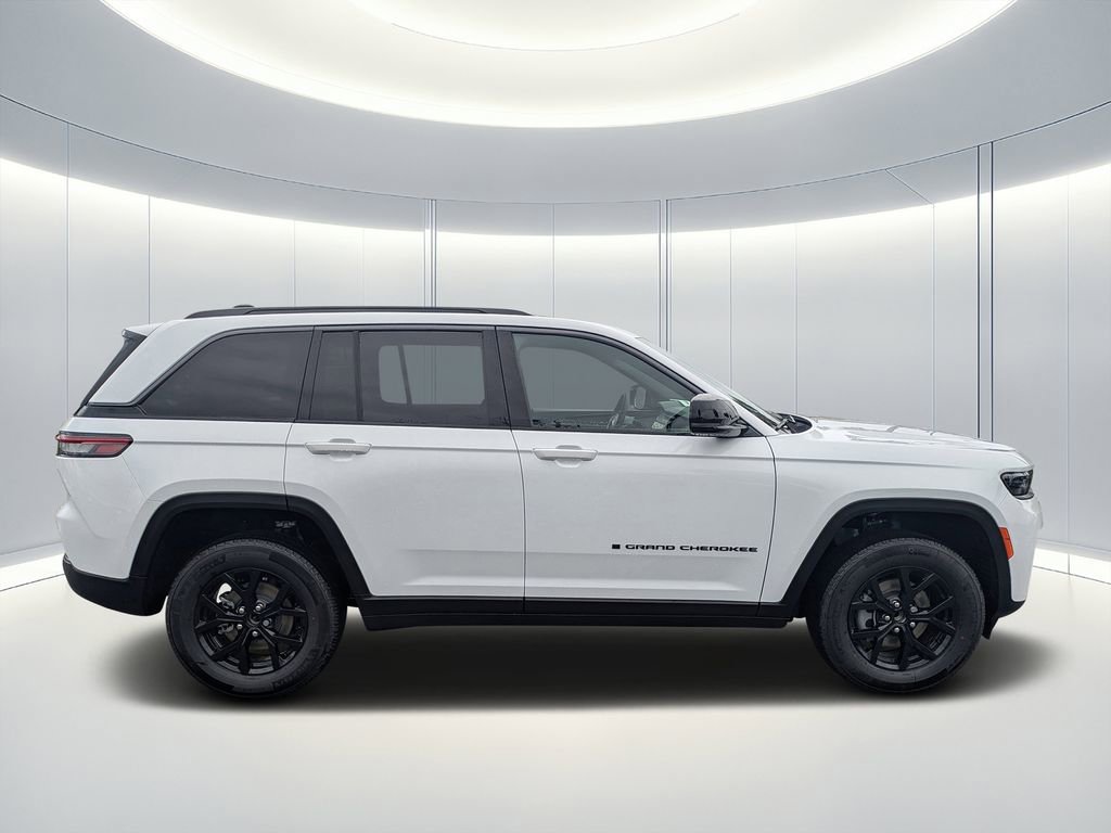 New 2026 Jeep Grand Cherokee Altitude RWD image 3