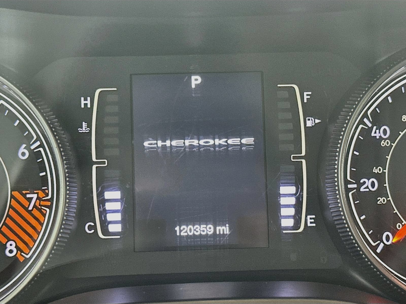 Used 2015 Jeep Cherokee Latitude w/ Cold Weather Group FWD image 12