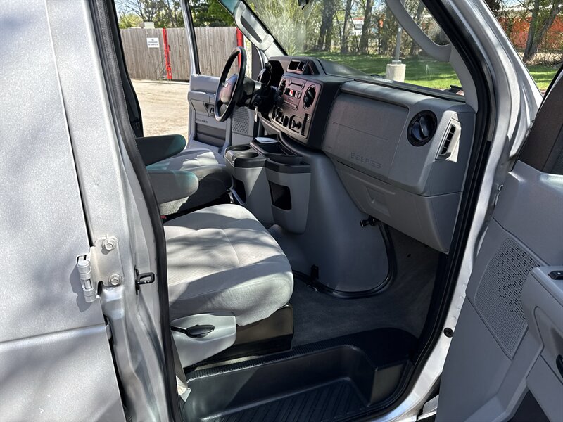 Used 2011 Ford E-350 and Econoline 350 XLT RWD image 22