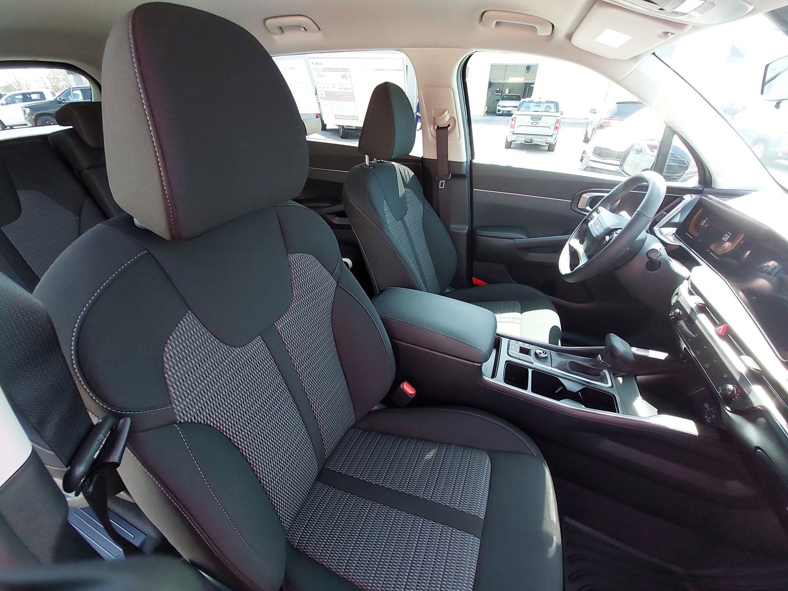 New 2026 Kia Sorento LX FWD image 10