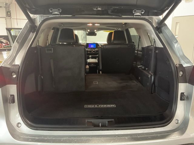Used 2023 Toyota Highlander XLE image 22