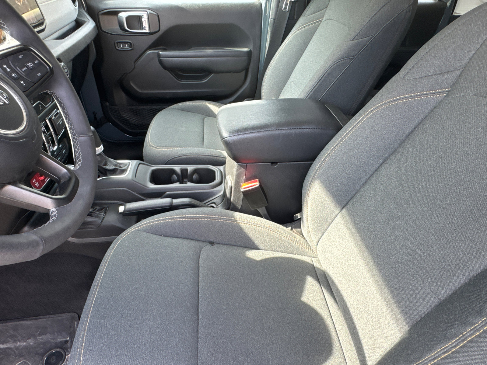 Used 2025 Jeep Wrangler Willys image 9