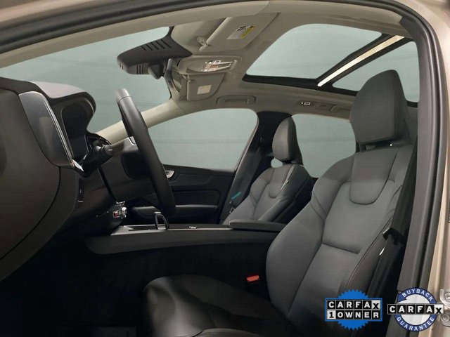 Used 2025 Volvo XC60 B5 Plus image 27