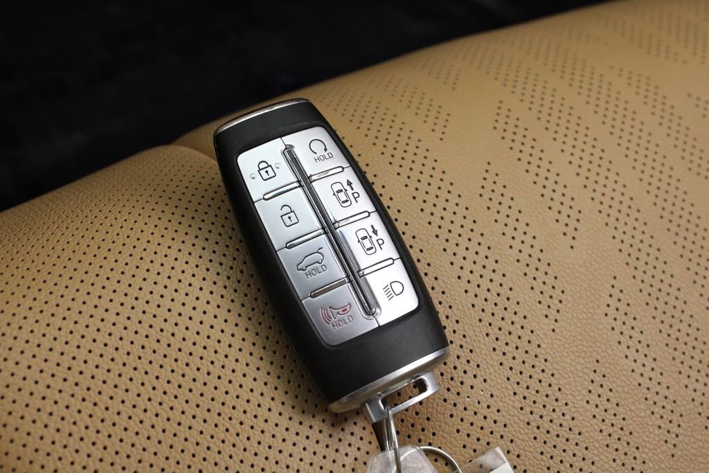 Used 2023 Genesis GV80 2.5T w/ Prestige 20" Package image 30