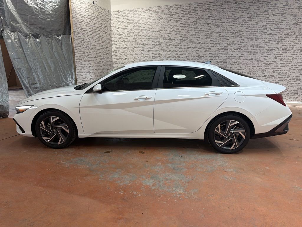 Certified 2024 Hyundai Elantra SEL w/ Convenience Package image 4