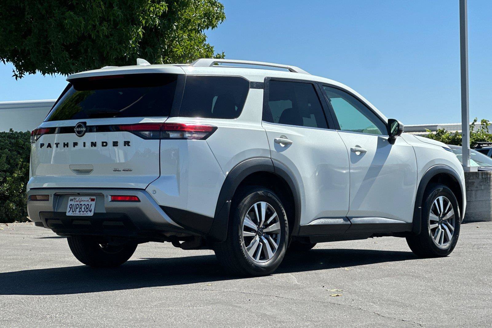 Used 2022 Nissan Pathfinder SL AWD/4WD image 3