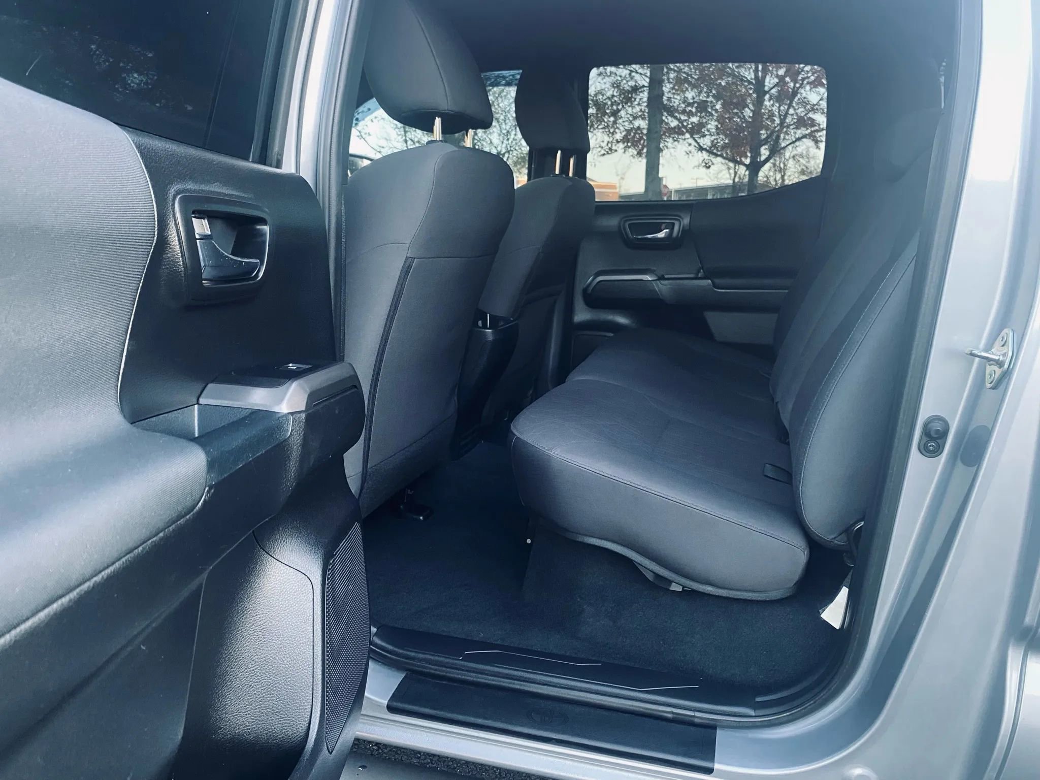 Used 2017 Toyota Tacoma TRD Sport image 13