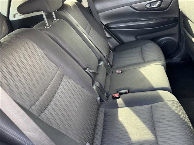 Used 2017 Nissan Rogue SV w/ SV Premium Package image 18