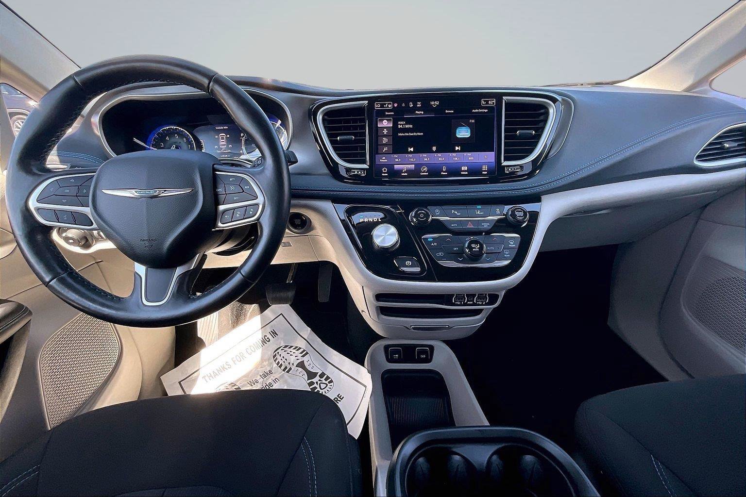 Used 2021 Chrysler Pacifica Touring w/ Cold Weather Group FWD image 36