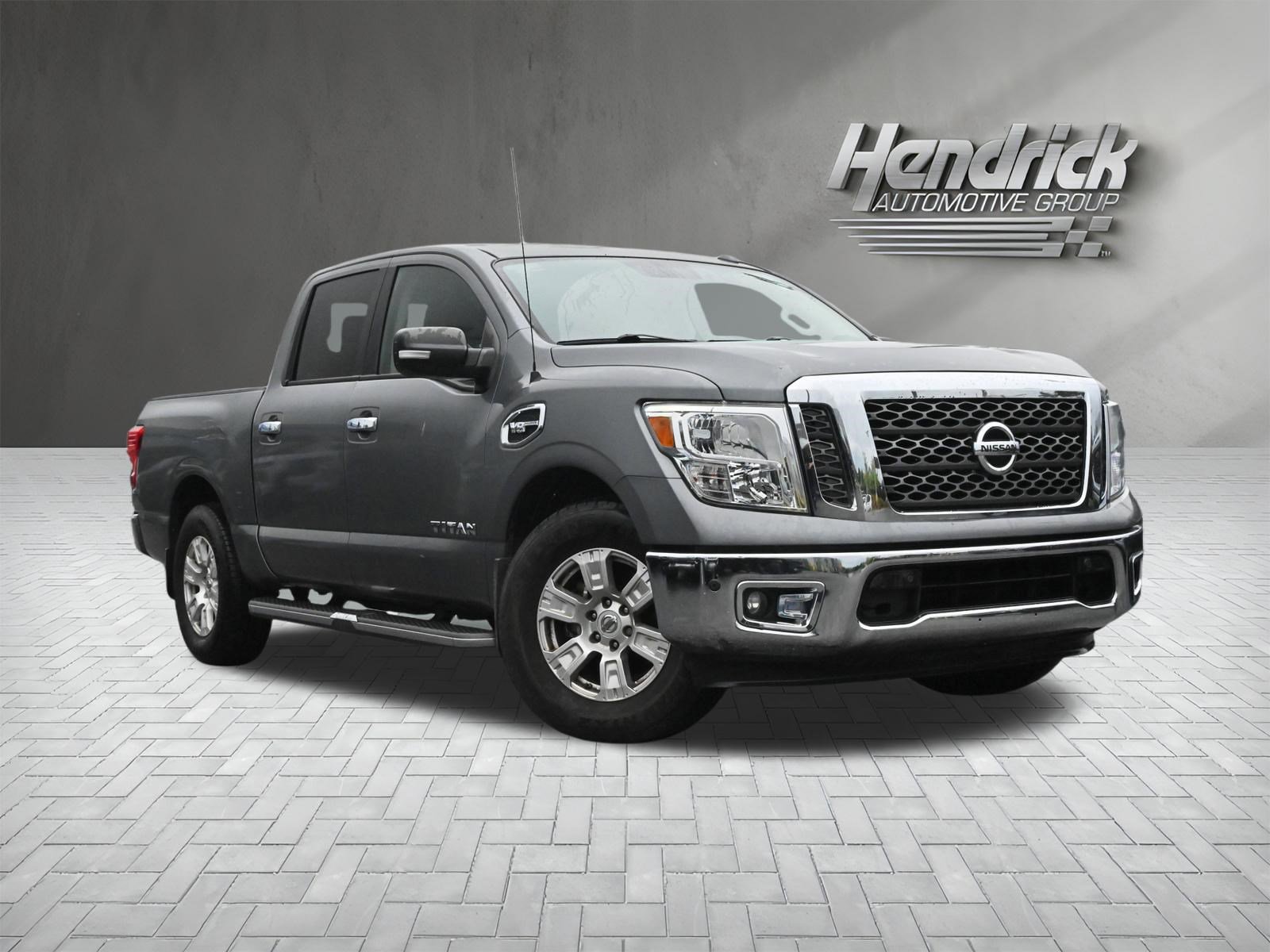 Used 2017 Nissan Titan SV RWD image 2