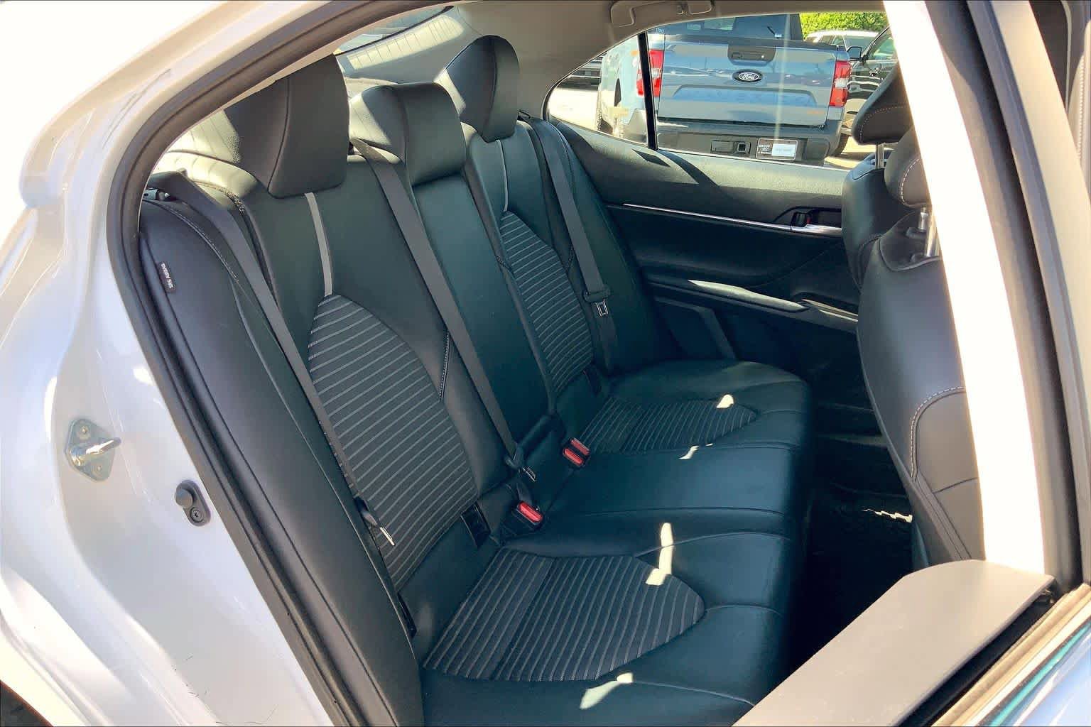 Used 2024 Toyota Camry SE w/ Convenience Package image 18