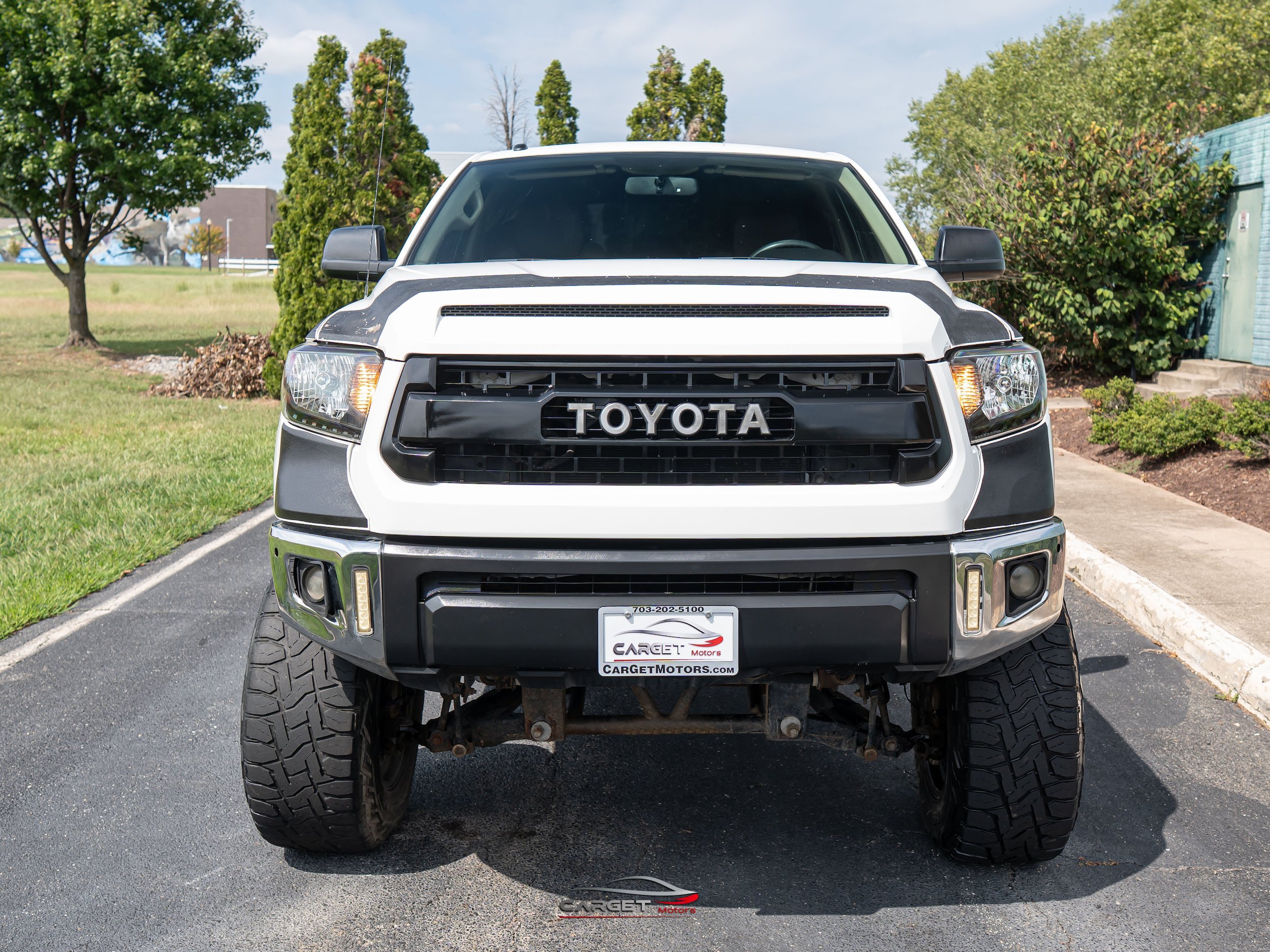 Used 2014 Toyota Tundra SR5 w/ SR5 Upgrade Package RWD image 2