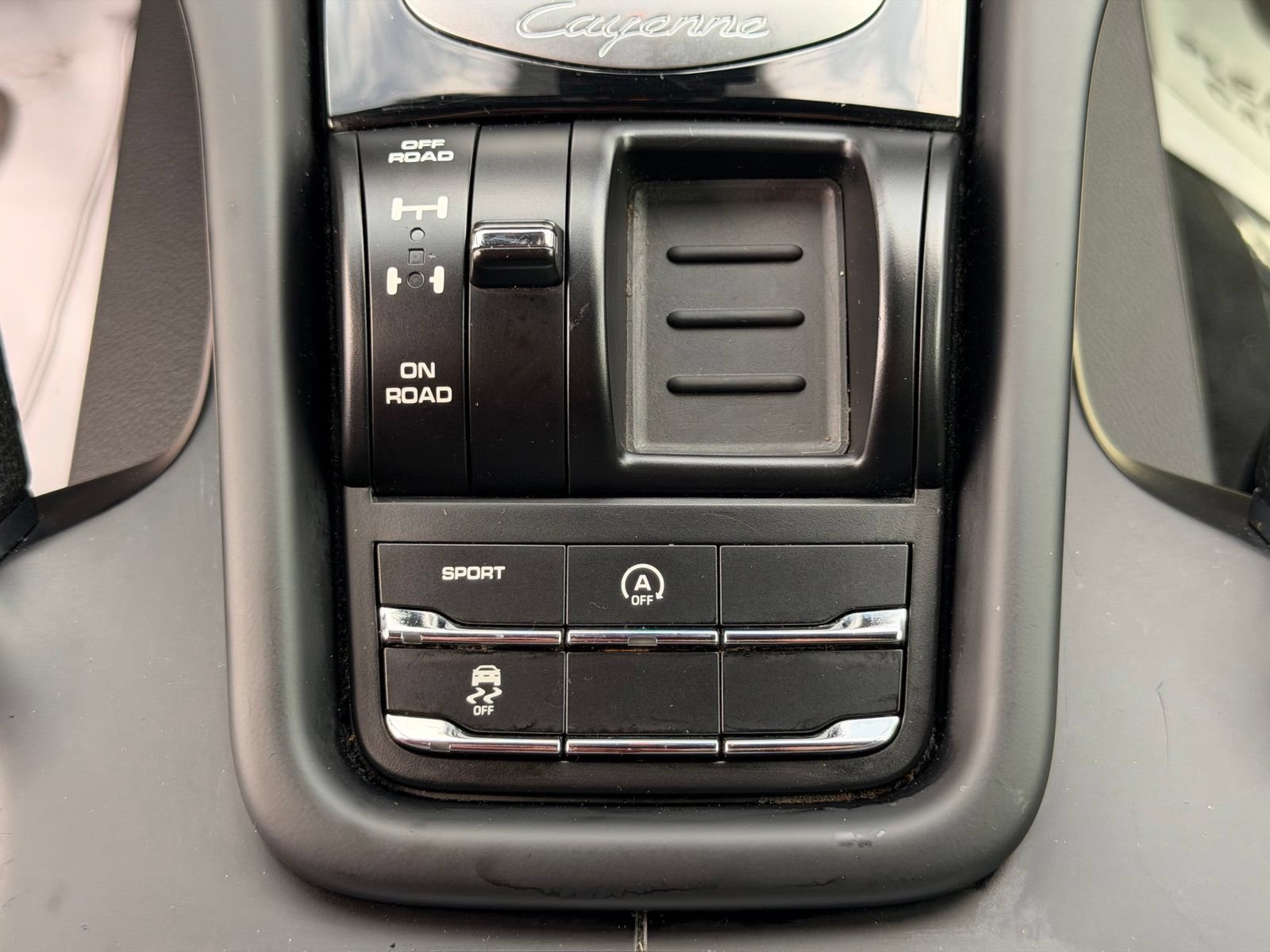 Used 2018 Porsche Cayenne AWD/4WD image 25