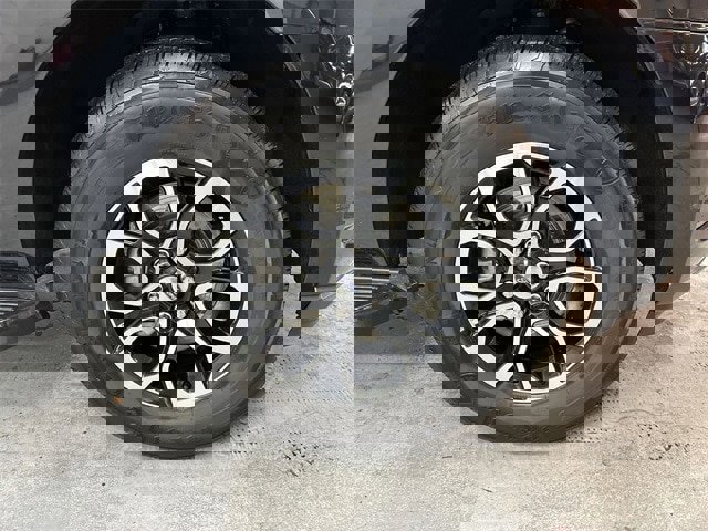 Certified 2024 Ford Expedition Max XLT image 2