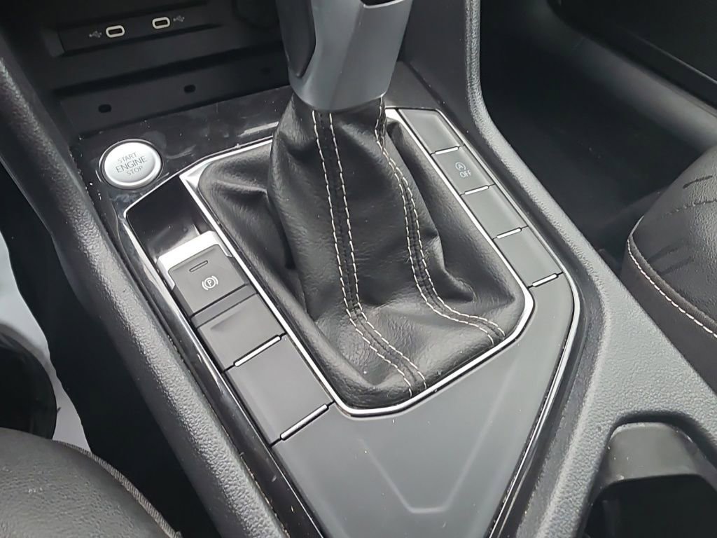 Used 2024 Volkswagen Taos SE image 25