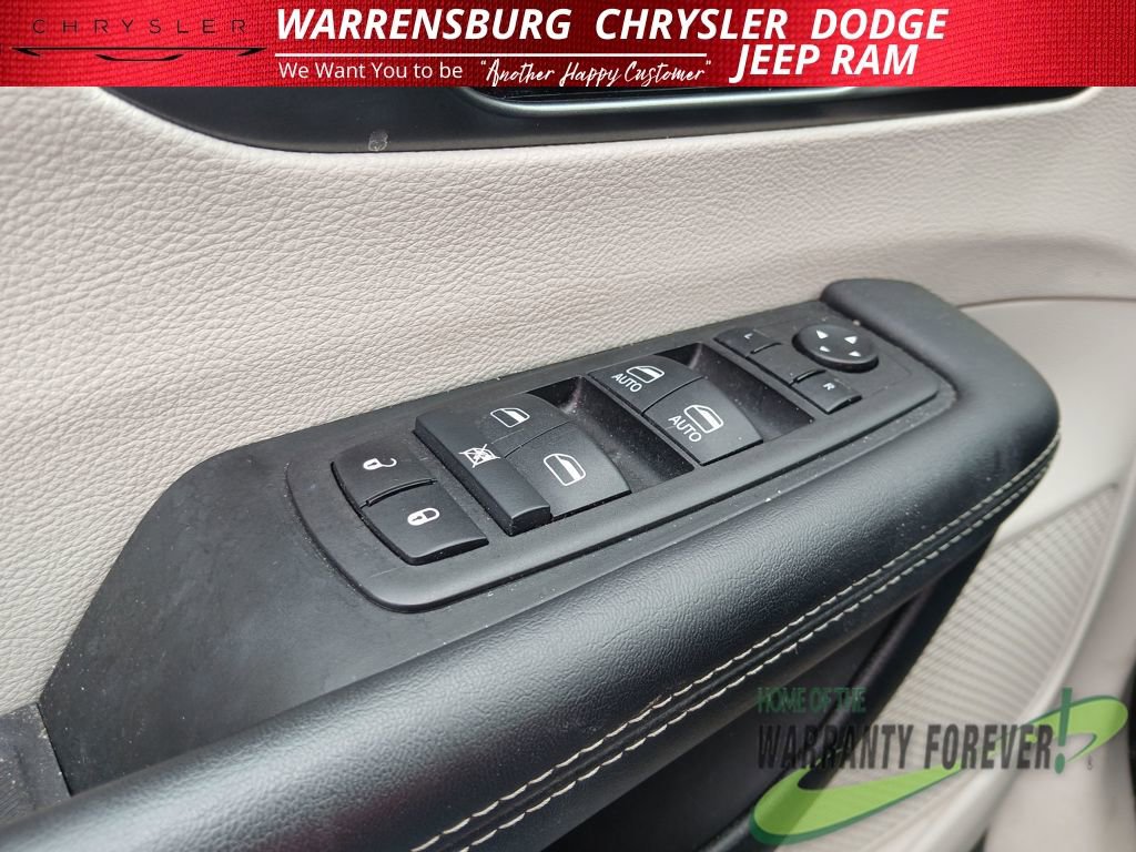 Used 2024 Chrysler Pacifica Touring-L image 27